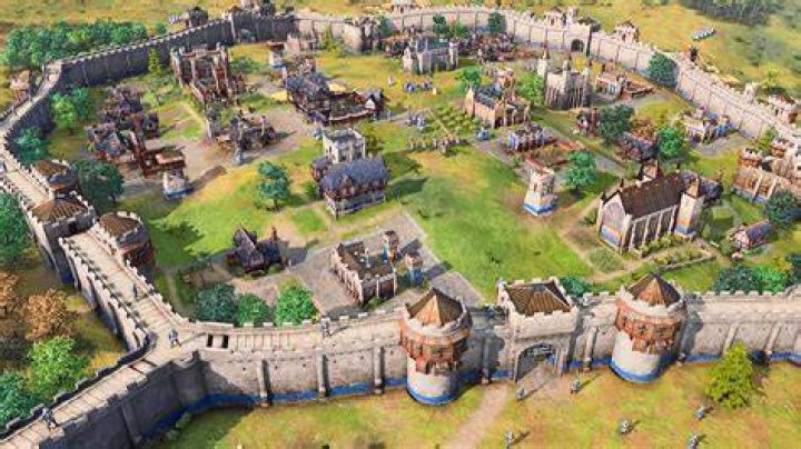 An Age of Empires 4 town built on the coast.