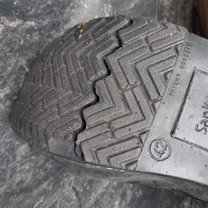 Does Dansko replace soles?