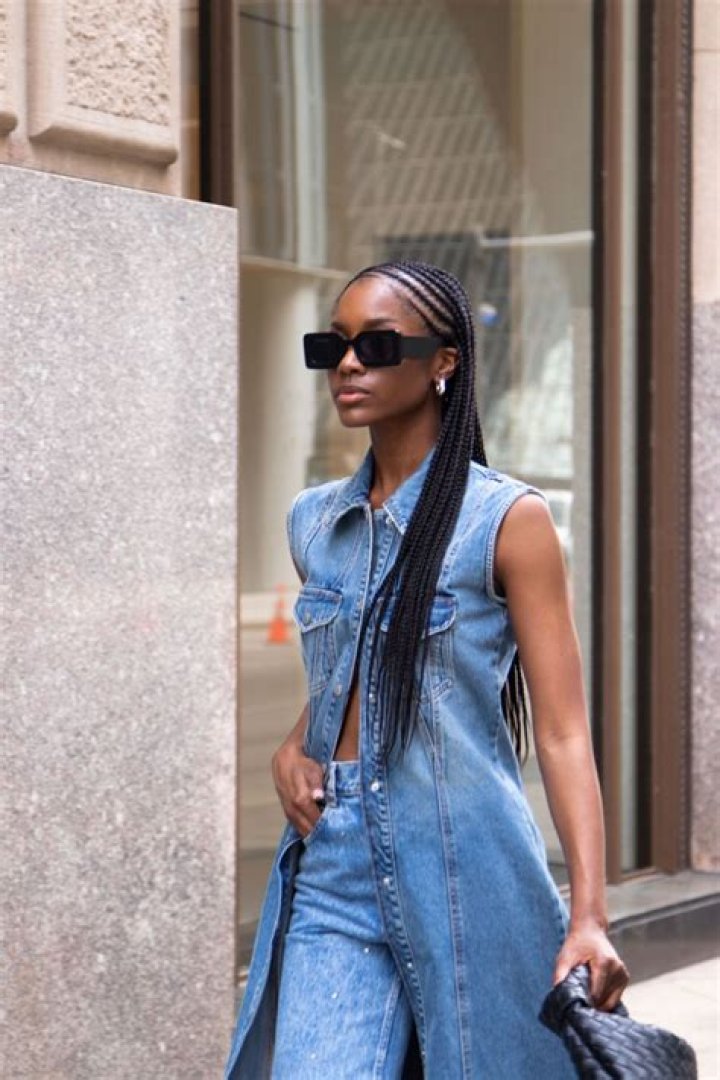 Lip, Finger, Hairstyle, Skin, Denim, Chin, Forehead, Shoulder, Jeans, Elbow, Lip, Finger, Hairstyle, Skin, Denim, Chin, Forehead, Shoulder, Jeans, Elbow,