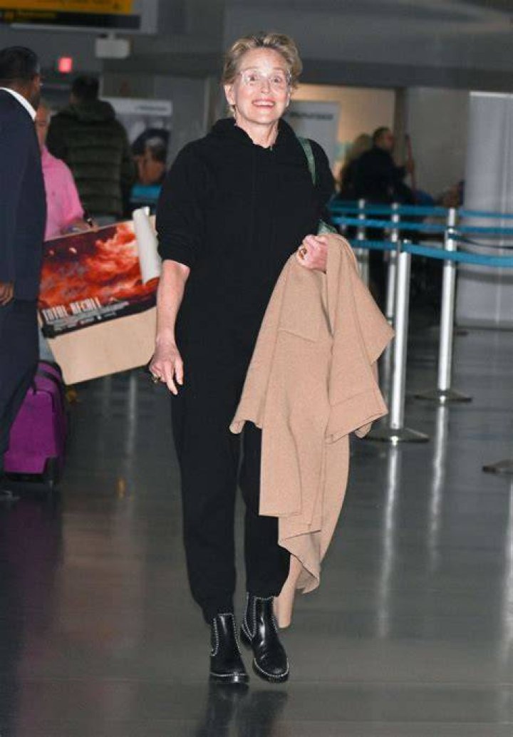 Michelle Williams <p>Michelle Williams arrives at JFK, January 2012.</p>
