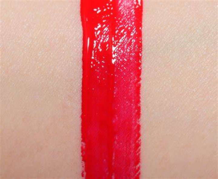 Radiant Liquid Rouge in Red Currant 7 Radiant Liquid Rouge in Red Currant 7