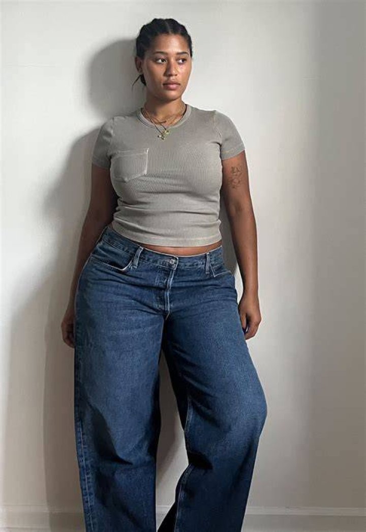 Sleeve, Denim, Human body, Jeans, Shoulder, Textile, Joint, Waist, Style, Sleeveless shirt, Sleeve, Denim, Human body, Jeans, Shoulder, Textile, Joint, Waist, Style, Sleeveless shirt,