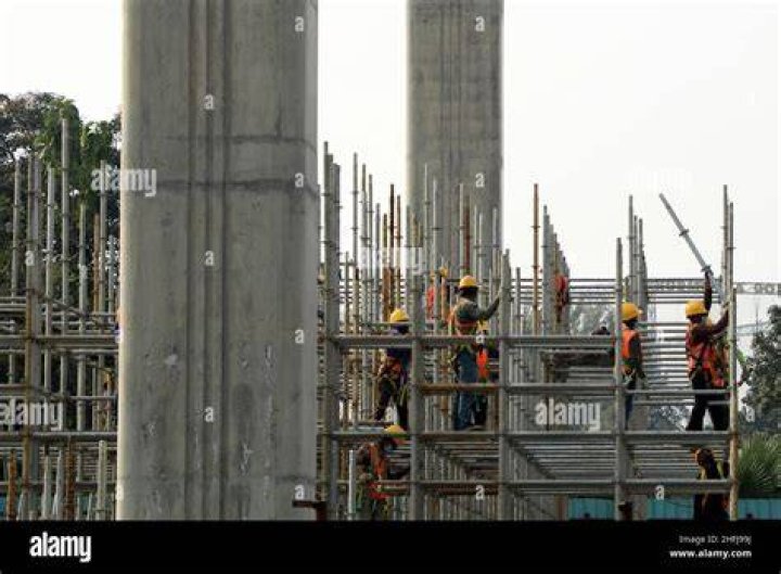 Workers are seen at the solar plant factory in Uyayna, north of Riyadh, Saudi Arabia April 10, 2018. Photo by REUTERS/Faisal Al Nasser